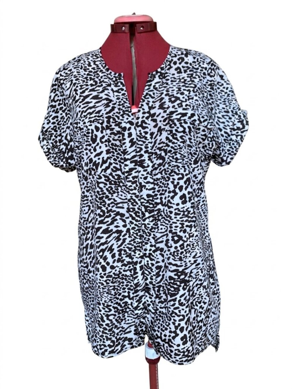 DYNAMITE Snow Leopard Print Short Sleeve Tunic Dress